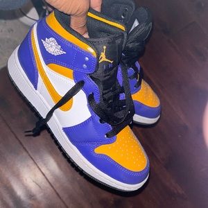 Like new youth size 3.5 Jordan 1’s